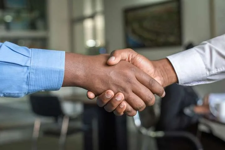 85442e69-unsplash-n95vmlxqm2i-two-people-shaking-hands-n95vmlxqm2i_10k00dc0jy0dc00000001o 85442e69 unsplash n95vmlxqm2i two people shaking hands